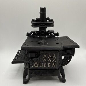 Queen Cast Iron Cook Stove Dollhouse Vintage 6.5"x4"x6.5" Black Kitchen Small